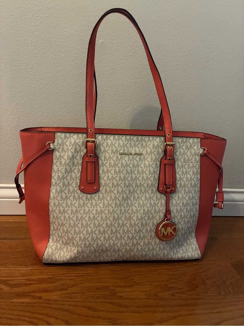 Michael Kors Jet Set Voyager Signature Tote